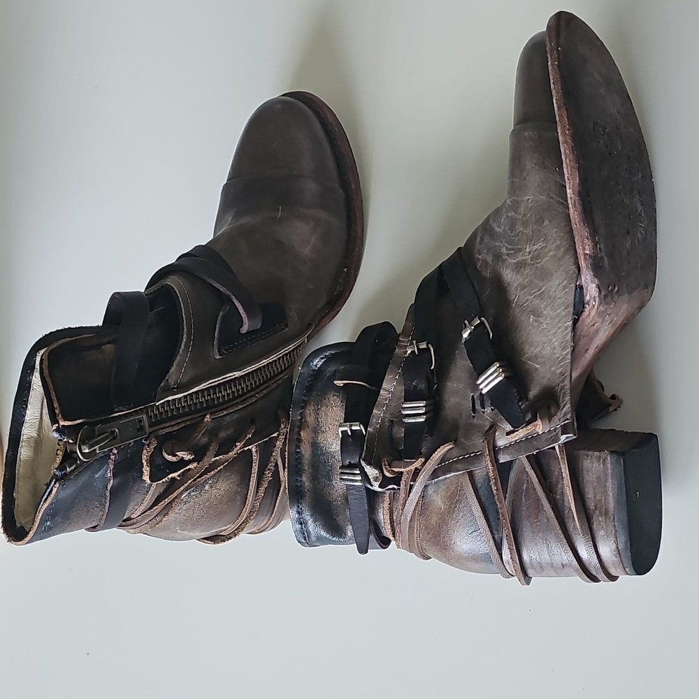 Freebird Crue Distressed Grey Leather Boots with Buckles - Picture 7 of 14